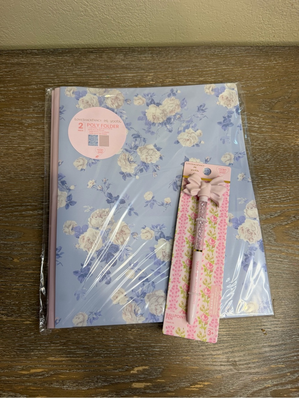 Love Shack Fancy Folders 2pk Poly Prong Folders NEW and Bow Pen